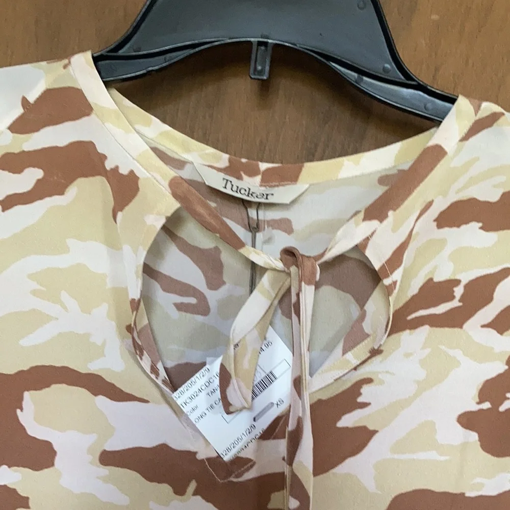 Tucker camo silk blouse ties at neckline size XS - Picture 7 of 14